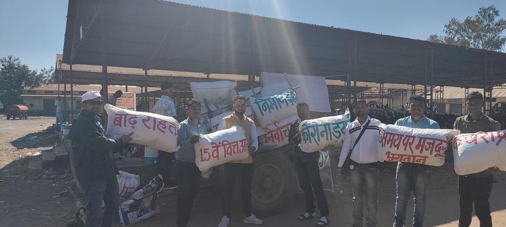 नरूवा, गरुवा, घुरूवा, बारी
मनरेगा कर्मी के  दुर्दशा हे भारी
7777
#CGमनरेगाकर्मीन्याययात्रा
