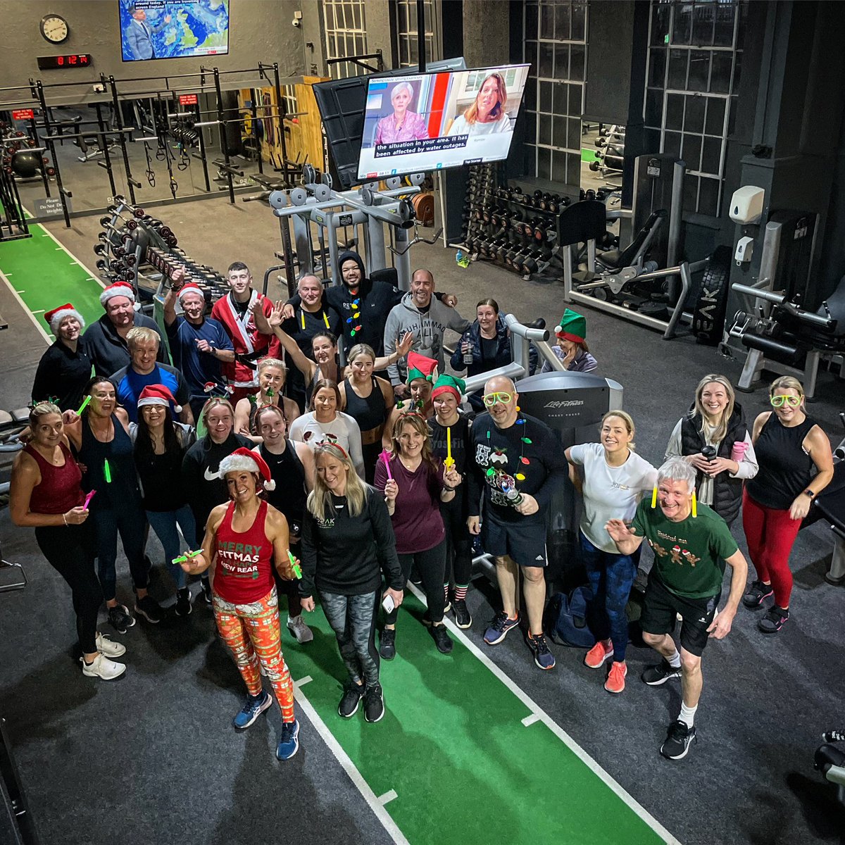 Merry Christmas from the Peak Family l!

Thank you everyone that took part!

Have a great Christmas everyone, stay safe and healthy

#peakPhysique #christmas #belfast #bt9 #fitfam #workout