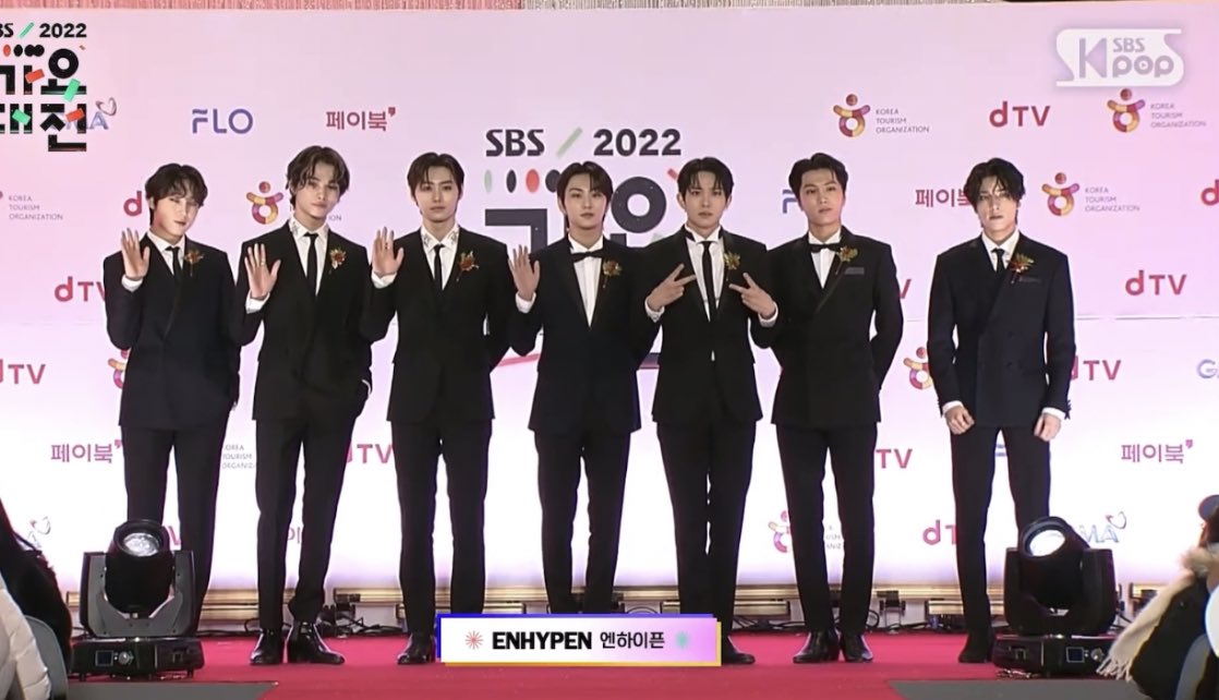 EN7ernally's tweet photo. #ENHYPEN at the 2022 SBS Gayo Daejeon 🫶🏻 THEY LOOK SO GOOD 🥲 https://t.co/utKiml21sq