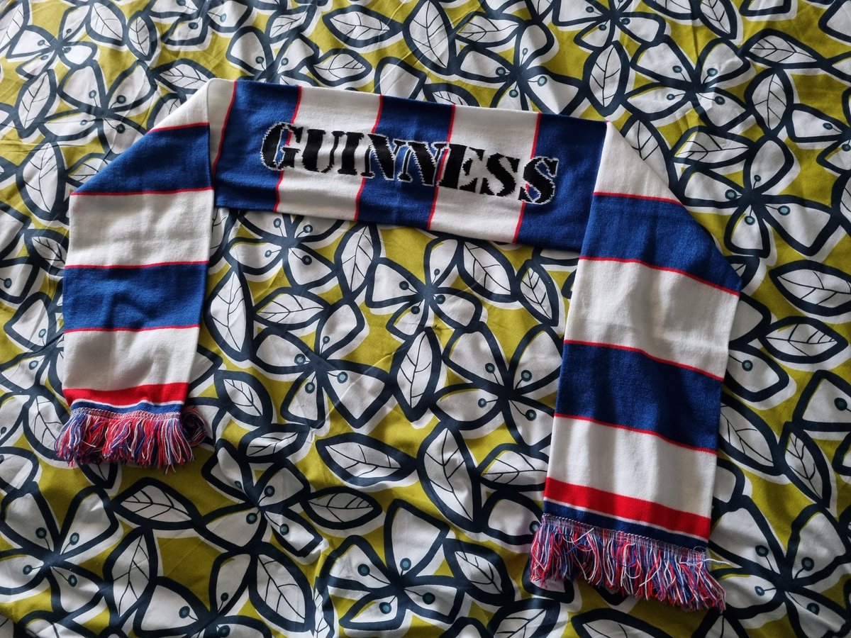 Nice bit of winter wear arriving yesterday in the form of this beautiful QPR scarf. Massive thanks to @FansFavouriteUK 🔵⚪️