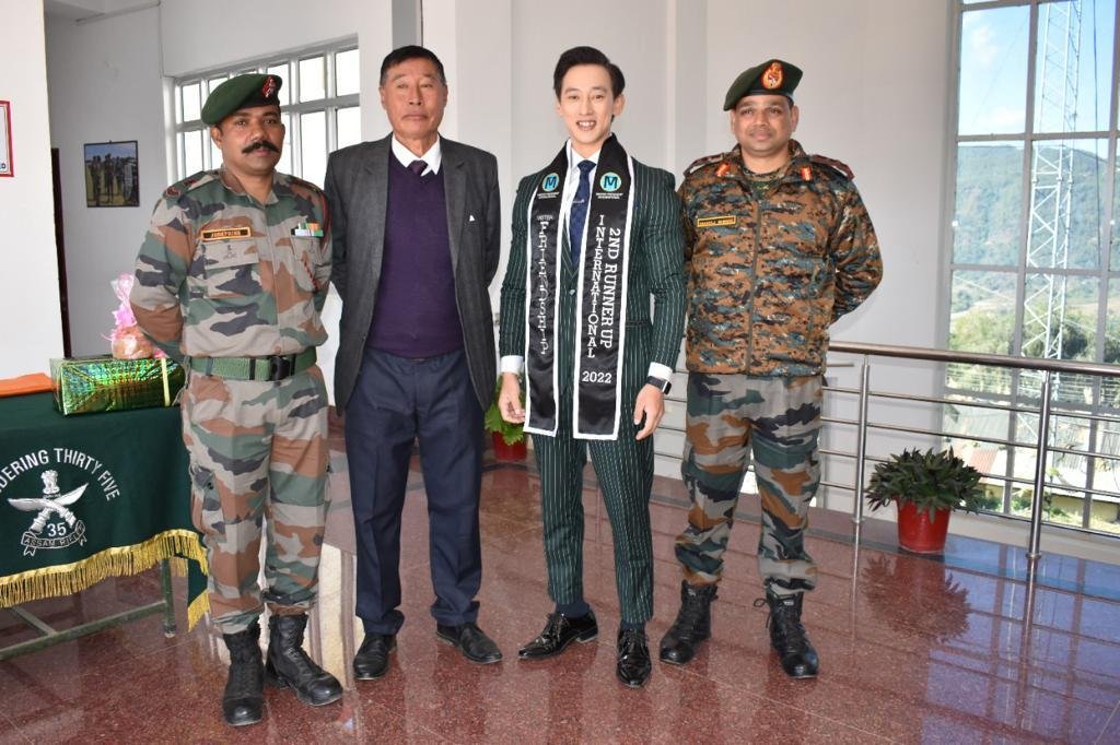 PRODefDehradun's tweet photo. #Somsai Battalion of #AssamRifles under IGAR(S) felicitated Mr Songashim Rungsung of #Talui village at #Somsai #Ukhrul District #Manipur on 24 Dec 22. Mr Songashim Rungsung is the runners-up of the International Pageant 2022.
@SpokespersonMoD
@adgpi
@dgar_official
@Spearcorps https://t.co/akv1X9lDP2