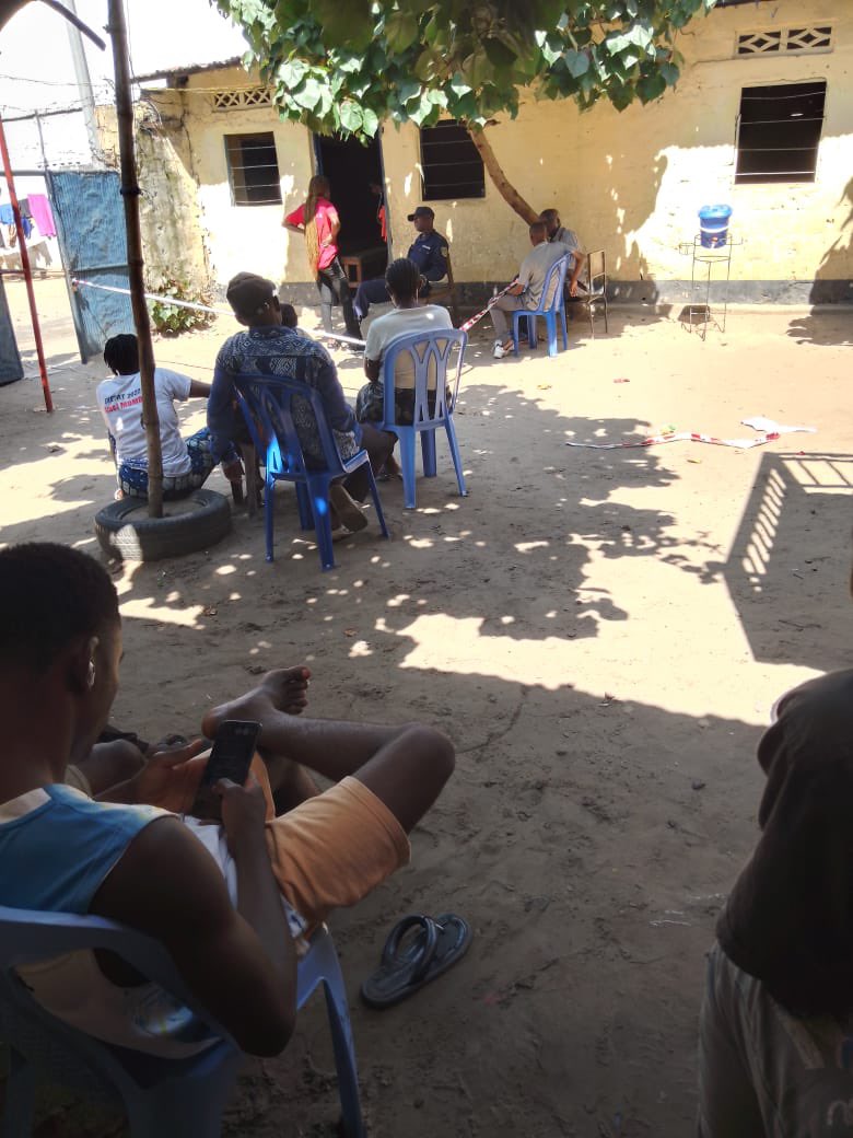 Chance92933668's tweet photo. @StanysBujakera Ici Che nous a kintambo Camp Luka Q1 tout le machine son déchargé, ils ont remis que 3 carte électeur🙆🏾‍♂️ https://t.co/rdra7i36jD