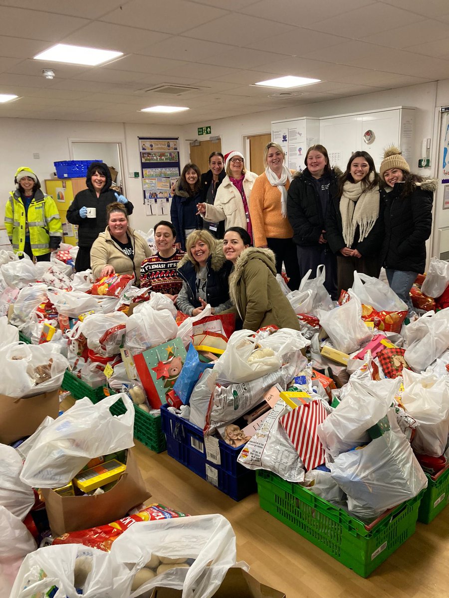 The Oasis elves preparing for delivery of hampers &amp; gifts 🧡💜