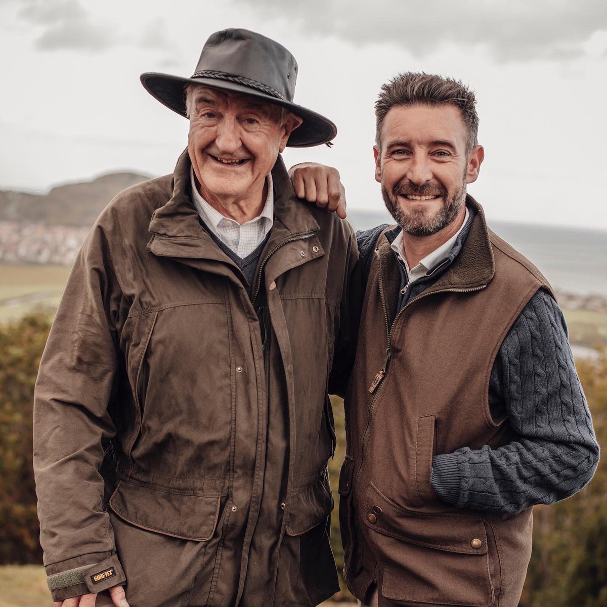 Christmas is a time to spend with family and friends, and this Christmas I will be doing just that. We hope you’re enjoying this wonderful season with the people that mean the most to you. 

Well done to all the @clogaugold team for the hard work through 2022.🥂