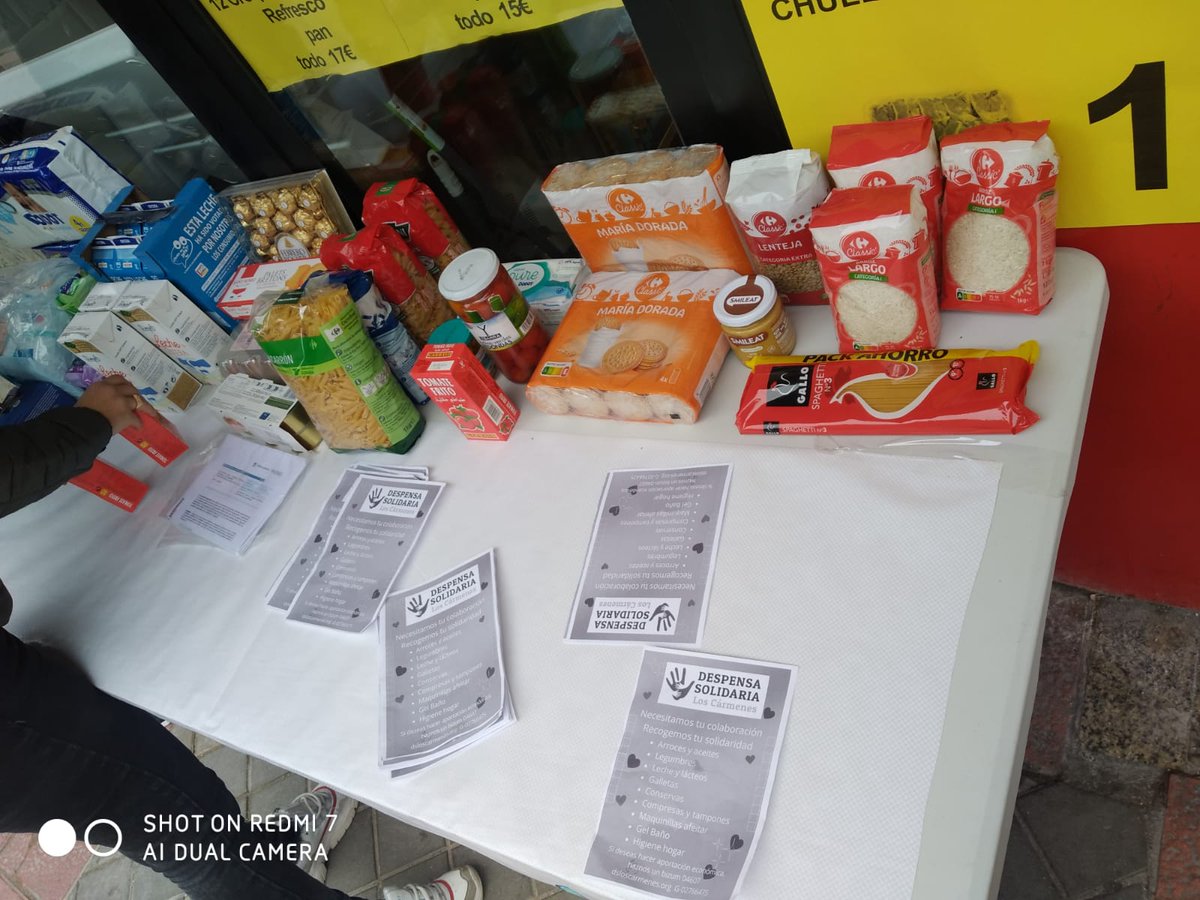 DSLosCarmenes's tweet photo. Muchas gracias a las vecinas y vecinos de Carabanchel por esta muestra de #Solidaridad 

🧑‍🎄🎁🎄❤️💜 https://t.co/ZhI1GhoZ4B