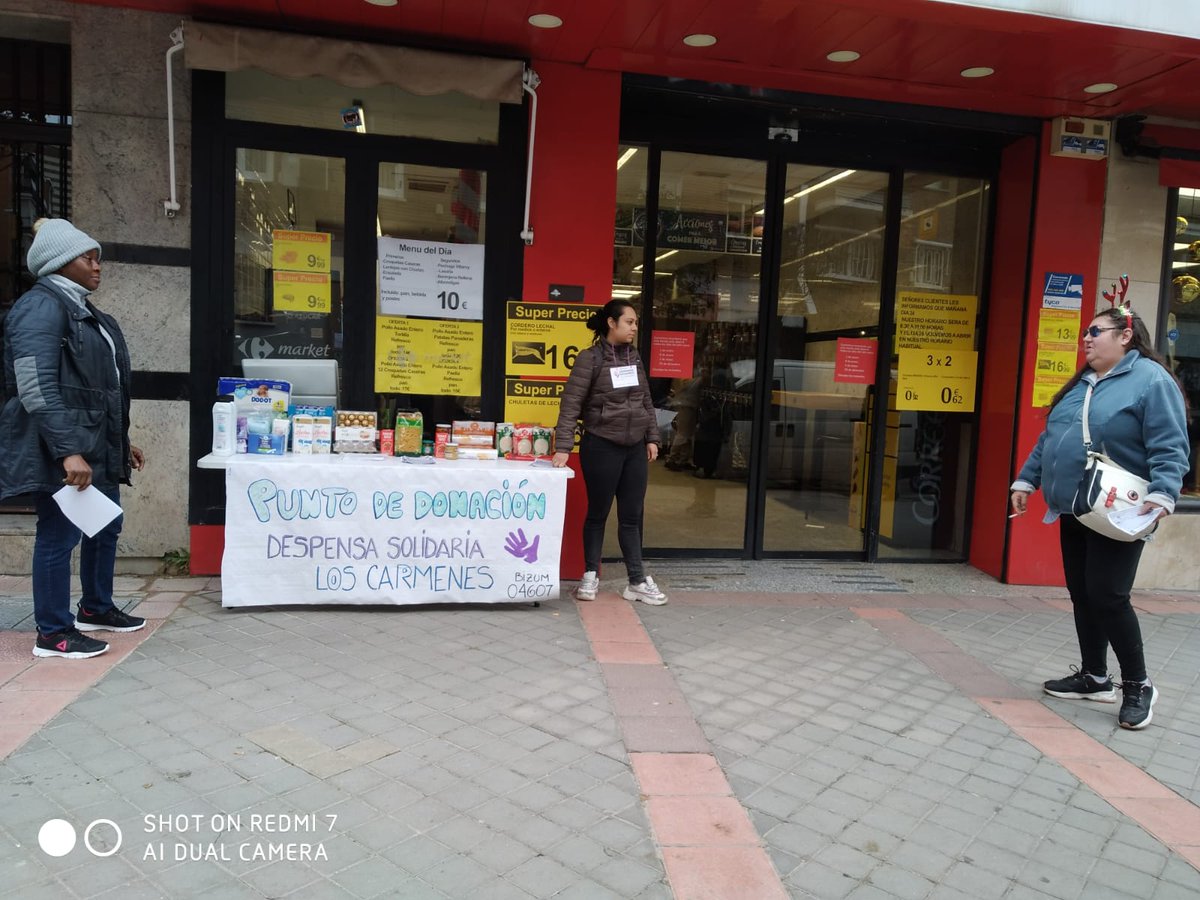 DSLosCarmenes's tweet photo. Muchas gracias a las vecinas y vecinos de Carabanchel por esta muestra de #Solidaridad 

🧑‍🎄🎁🎄❤️💜 https://t.co/ZhI1GhoZ4B