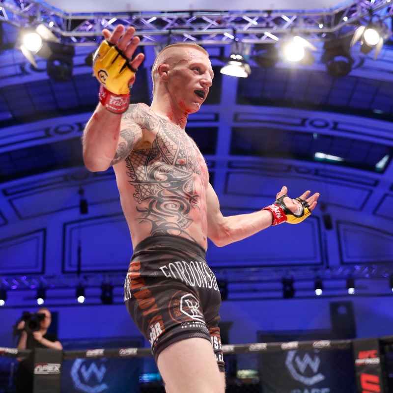 CageWarriors's tweet photo. 𝐓𝐡𝐞 𝐏𝐞𝐨𝐩𝐥𝐞'𝐬 𝐌𝐚𝐢𝐧 𝐄𝐯𝐞𝐧𝐭! 🔥

@MMABrad48 previews the featherweight clash of Tobias Harila vs Damon Wilson at #CW148 ⤵️