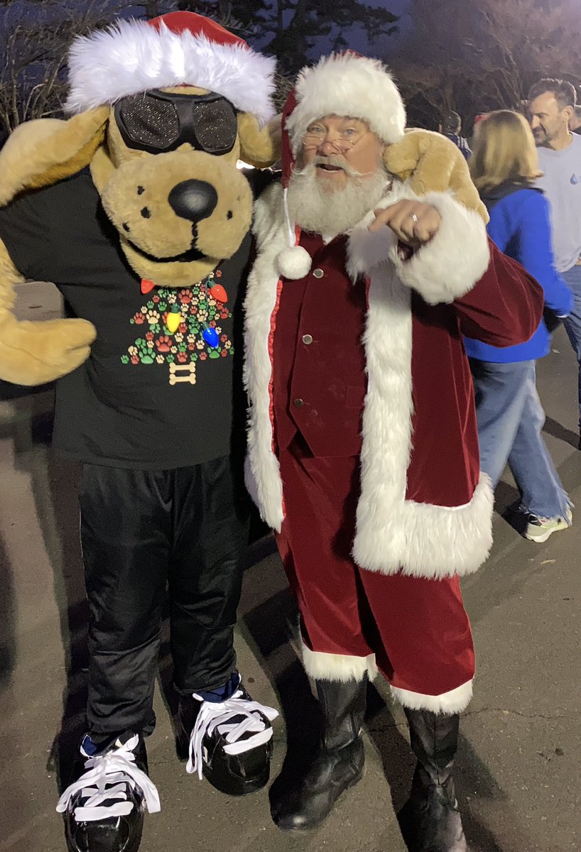 Remember, Santa can tell if you're good or bad. 🎅🏻