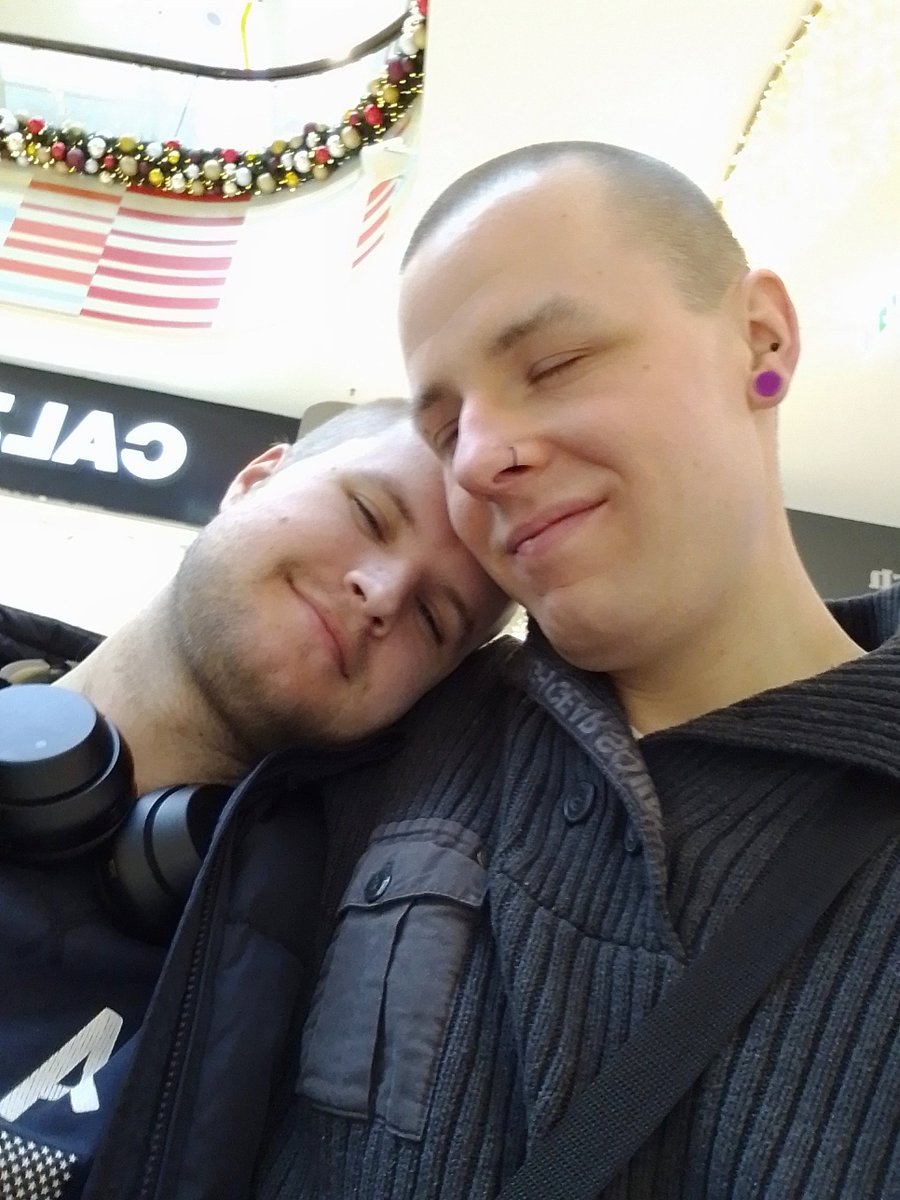 German-Swodish Christmas greetings to you all. Had a great time with a lovely <a href="/SwodeWolf/">Magic Gay WereWolf</a> in Kiel. 😊