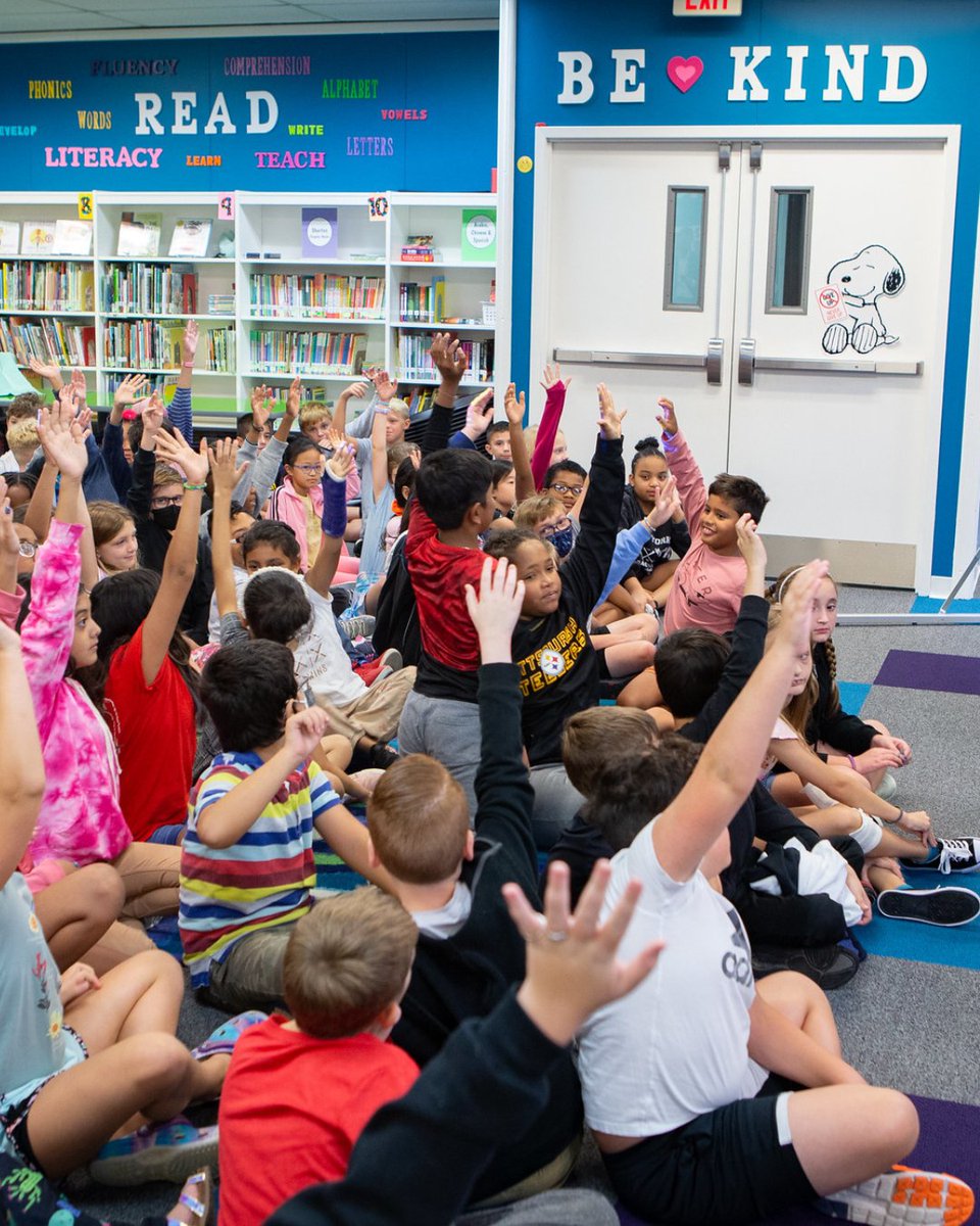 usedgov's tweet photo. This year, @usedgov awarded nearly $1B to 56 states & territories through the Bipartisan Safer Communities Act (BSCA). These funds help schools provide students with safe, supportive, & healthy learning environments that are critical for their success. 🎓 #EDYearInReview https://t.co/MnZw6tPREM