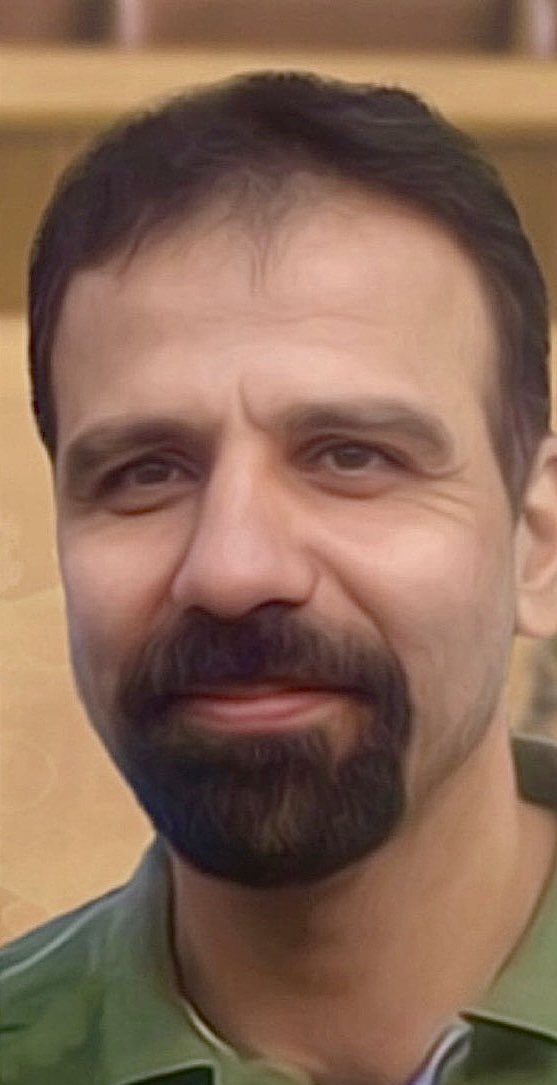 Dit is d bekende Iraanse advocaat &amp; mensenrechtenactivist #Mostafa_Nili.
Hij werd op 7 nov jl. op t vliegveld v Teheran gearresteerd toen hij probeerde een volmacht te geven aan d gevangenen in Zahedan, ZO-#Iran.
Hij is veroordeeld tot 4 jaar cel voor zijn werk
Wees svp zijn stem