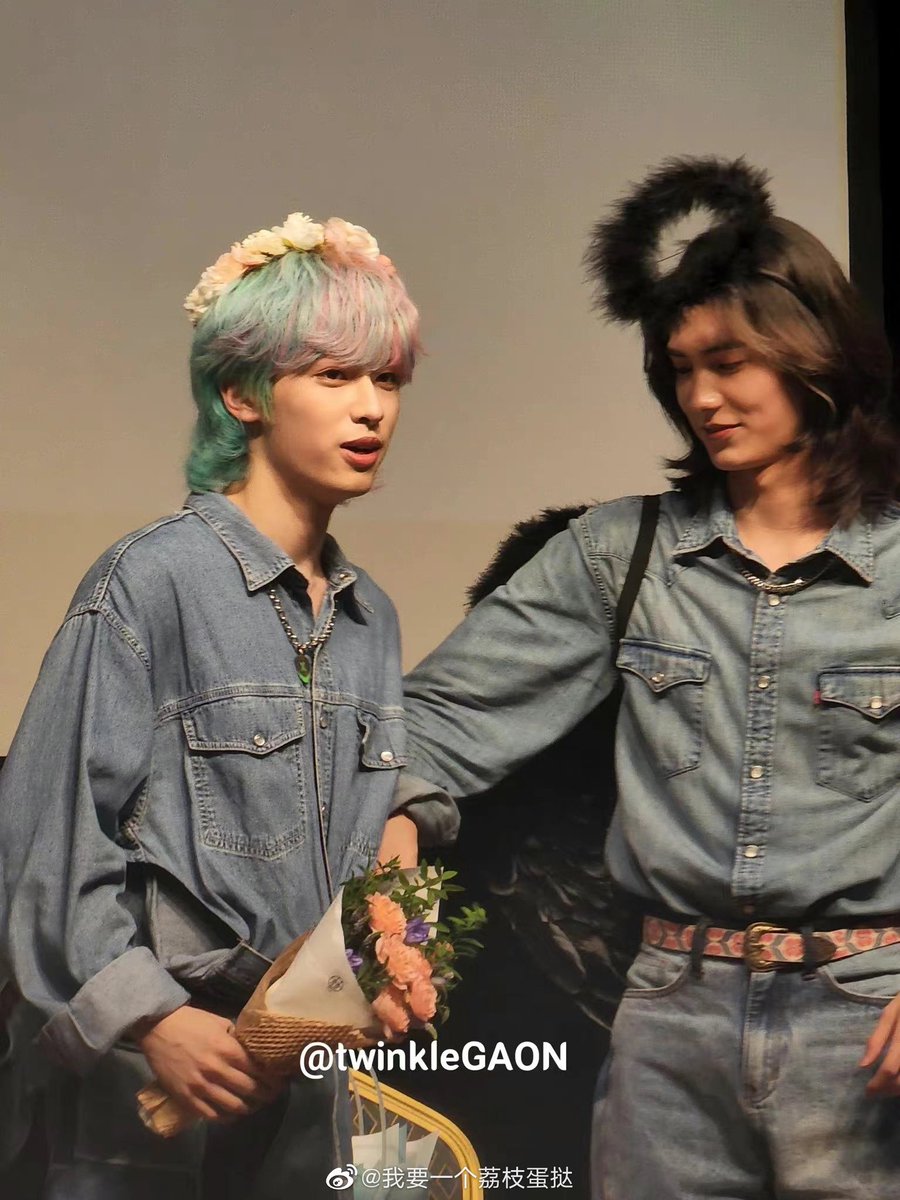 kaisunstreehole's tweet photo. This Nugget Timez as Hades and Persephone
I’m not sure who to credit for this pic so I’d be great if anyone knows (._.)#XdinaryHeroes #Jooyeon #Gaon https://t.co/0pMqzn8P9d