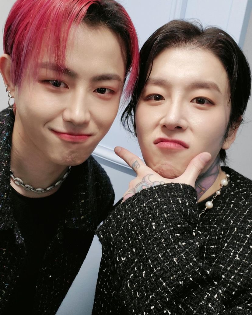 KimYukwonBrasil's tweet photo. [IG | FEED] 241222 Atualização do U-Kwon via Instagram 

https://t.co/ZbjQ7mFKrT

❄️ https://t.co/5k8enB0hBf