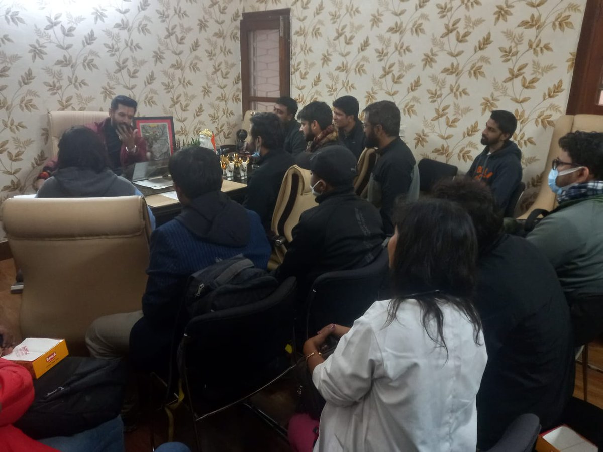 LJP4India's tweet photo. आज केंद्रीय कार्यालय , 71-नॉर्थ एवेन्यू में UPSC  के छात्रों ने लोक जनशक्ति पार्टी (रामविलास) के राष्ट्रीय अध्यक्ष आदरणीय श्री @iChiragPaswan जी से मुलाकात कर उनके समक्ष अपनी निम्न मांगे रखी । https://t.co/eglAILHzVG