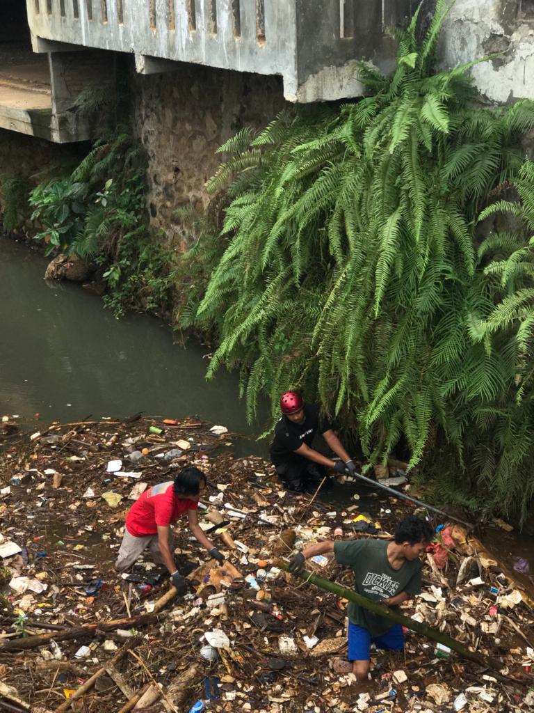 WKeboo's tweet photo. Jika manusia merusak alam itu di sebut penataan atau olahraga tapi saat alam merusak dirinya sendiri dan tatanan manusia itu di sebut bencana, ini tentang sebuah penyebutan bukan kesadaran https://t.co/WG1zjF9s9K