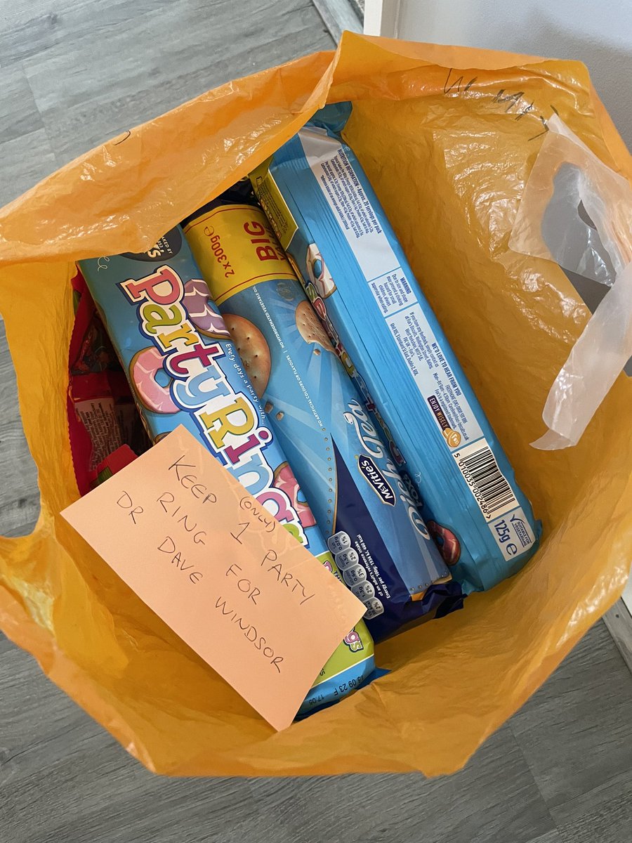 ash059's tweet photo. @drfrocester dropping off the annual Christmas biscuits &amp; lollipops at GRH children’s ward. Told them to leave you the last leftover party ring https://t.co/Z45DMnrBOB