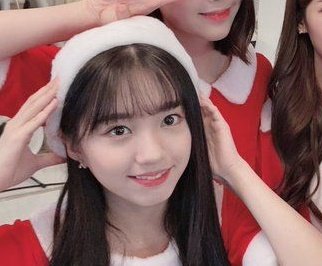 tiny_yeseo's tweet photo. merry christmas !! 🎄❤ https://t.co/QfQsWIDaLD