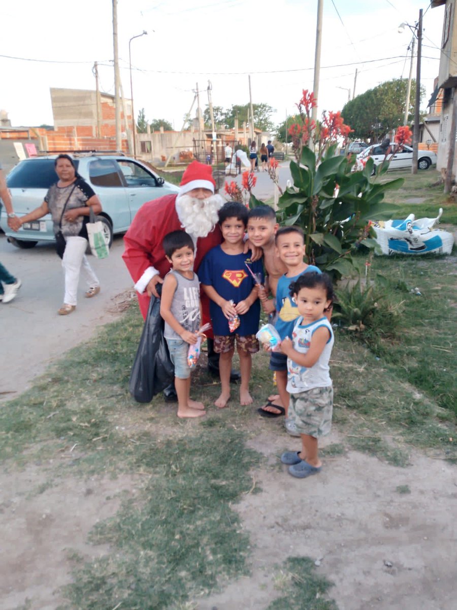 juanmasilvadep's tweet photo. Navidad en #Altosdesanlorenzo cómo todos los años.

@javierGarcia_LP 
@vtolosapaz https://t.co/ODi4fohm7g