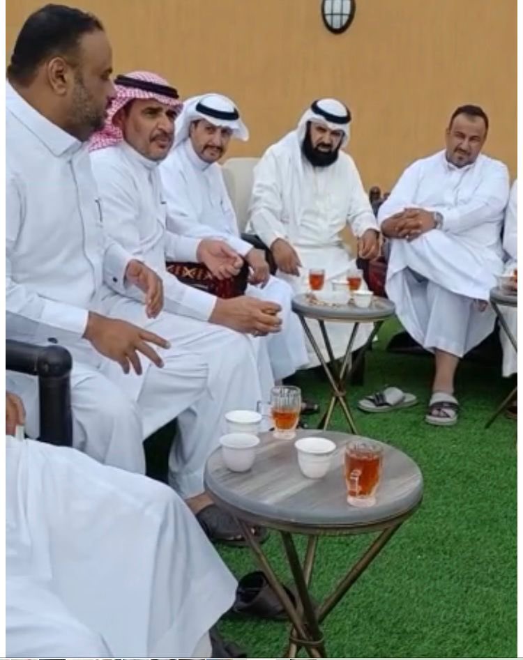 3izez_'s tweet photo. مجموعة من العسكريين المتقاعدين يجتمعون بشكل دوري من ثلاثين سنة على الوفاء والتكافل الاجتماعي في محبة الله ثم المليك والوطن، واجتماعهم السنة في محافظة بيش في منطقة جازان 👍🏻🙏🏼 🇸🇦 https://t.co/7NKtVnIPIS