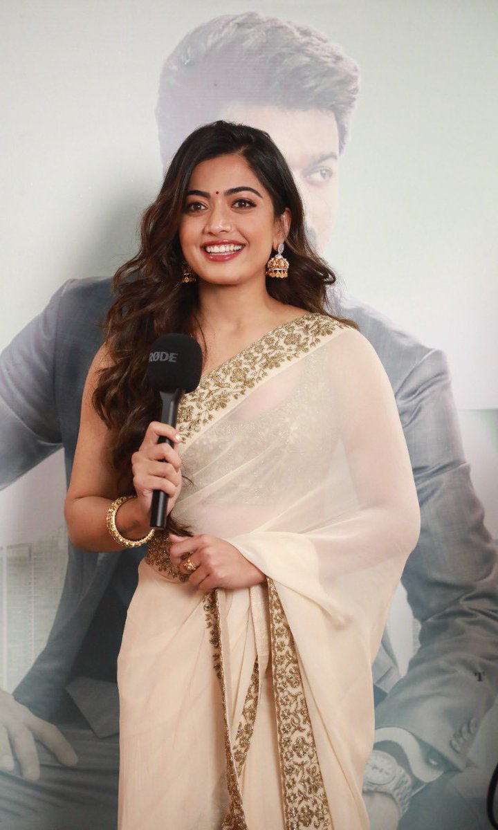cini_verdict's tweet photo. Sareeeee.. 🤍🤍🤍🤍🤍🤍
Request accepted by @iamRashmika 🤍🤍
What do I say now
#beautiful #Gorgious #Cute #Excelent #Super if any other praising words there then put them
And #ThalapathyVijay And #RashmikaMandanna Pair will be pair of the #2023 for sure
#VarisuAudioLaunch https://t.co/zW11Ca6KNr