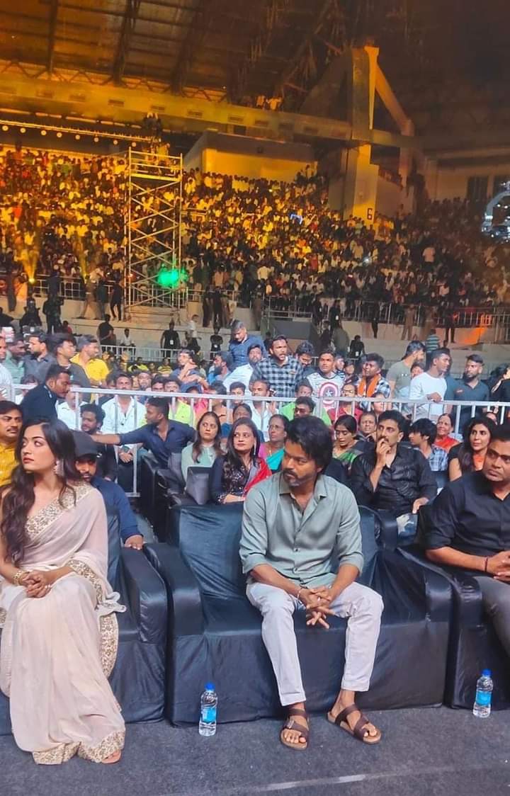 cini_verdict's tweet photo. Sareeeee.. 🤍🤍🤍🤍🤍🤍
Request accepted by @iamRashmika 🤍🤍
What do I say now
#beautiful #Gorgious #Cute #Excelent #Super if any other praising words there then put them
And #ThalapathyVijay And #RashmikaMandanna Pair will be pair of the #2023 for sure
#VarisuAudioLaunch https://t.co/zW11Ca6KNr