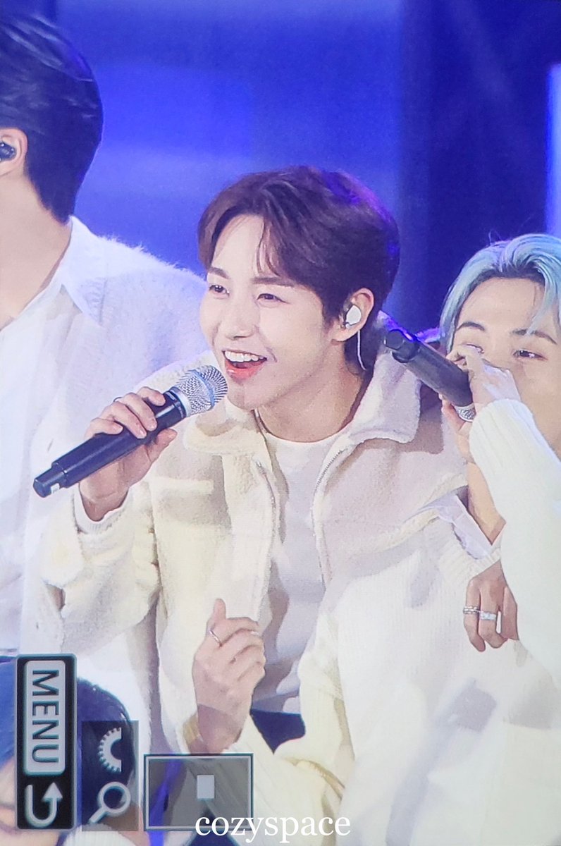 COS_323205's tweet photo. 221224 SBS 가요대전 

#RENJUN #런쥔 #지성 #JISUNG #NCTDREAM https://t.co/XUhWKYKfeS