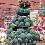 無理やり感がすごい!？ブロッコリーでできたクリスマスツリー。