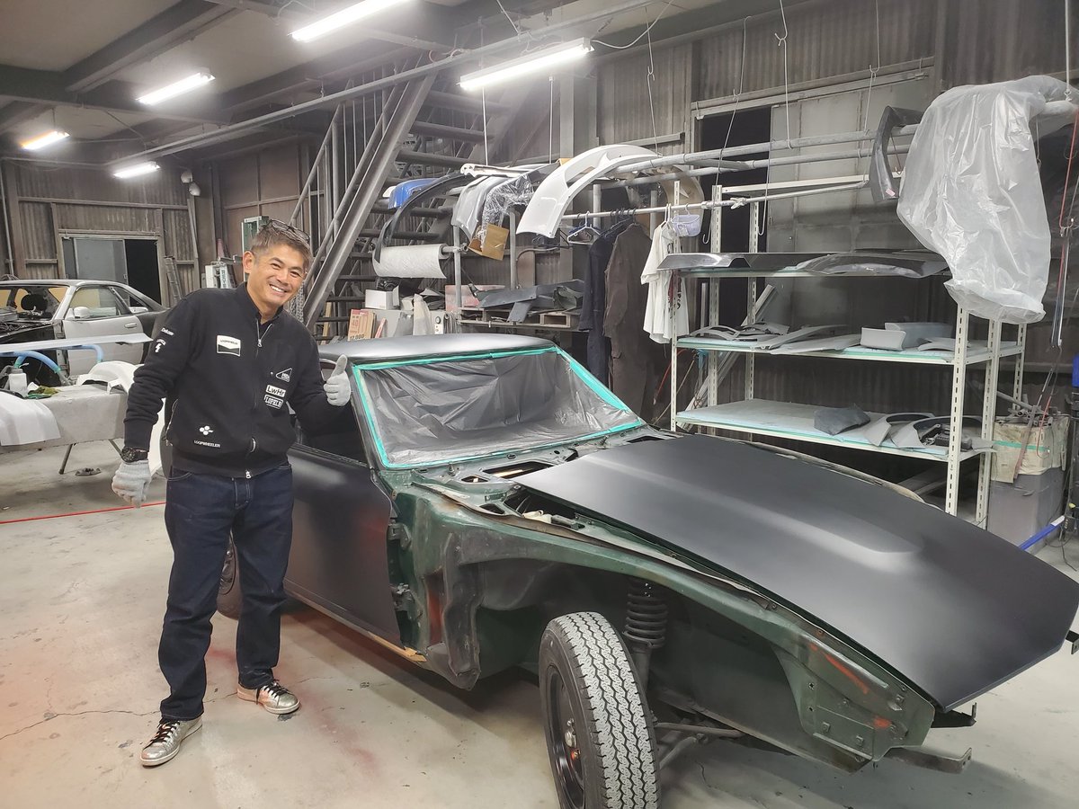 AutoHky's tweet photo. 一回目のサフェとぎが終り
2回目のサフェ吹きが終った所で
織戸さんさん来店
細かいところの打合せ
めっちゃ喜んでくれてた https://t.co/PPaSeXMxWx