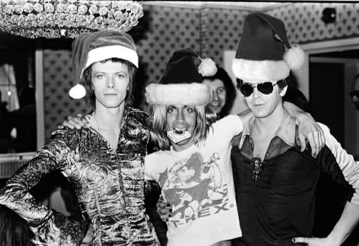 Monica_FdB's tweet photo. ◾¿De cena de empresa...? #FelizNavidad2022 #BoNadal #iLoveironia

David Bowie + Iggy Pop + Lou Reed | 1️⃣9️⃣7️⃣2️⃣ #fototrucada

#Nochebuena22 #cuchipandi #eventos y #congresos #aVivirDelCuento https://t.co/GaEF2hdqOK