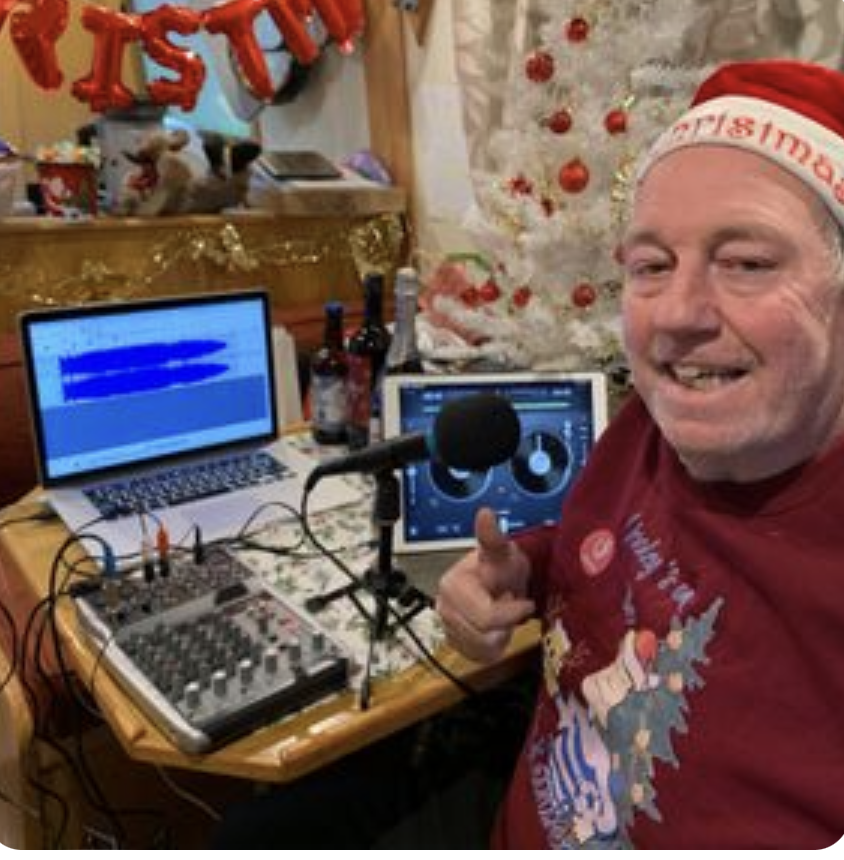 Moor2Explore's tweet photo. Here's this week's Soul Scene Radio Show and it's a Christmas Special with every song being a festive tune. This week I'm broadcasting from Christleton on the lovely Shropshire Union Canal.Merry Christmas everybody. @CRT #boatsthattweet #lifesbetterbywater
https://t.co/Eutu4gQ79A https://t.co/LXJIoRYE6a