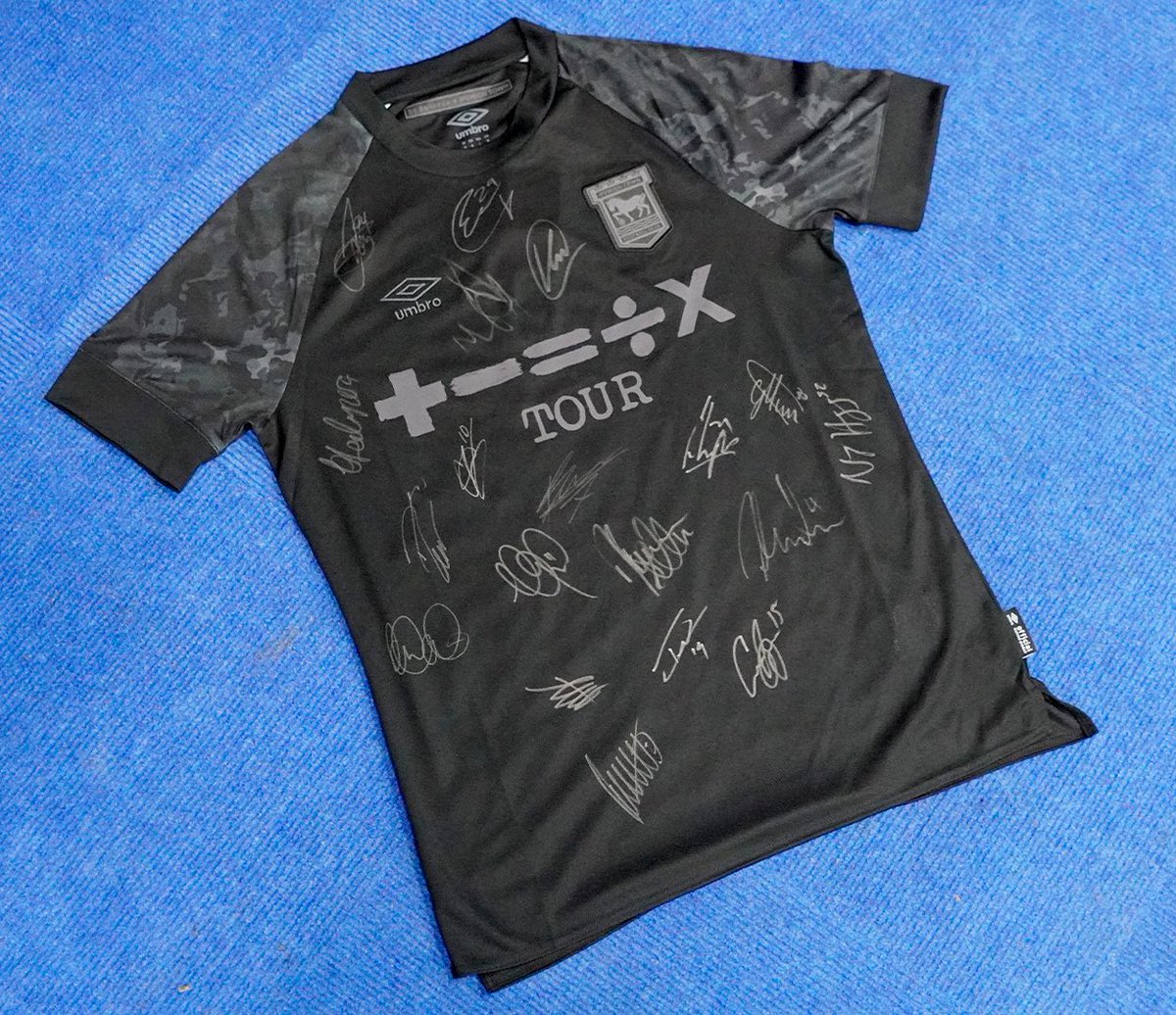 🎁 #itfc advent calendar - day 24 🎁 Your chance to win a blackout third shirt signed by the Town first-team! Simply RT to enter. 💪