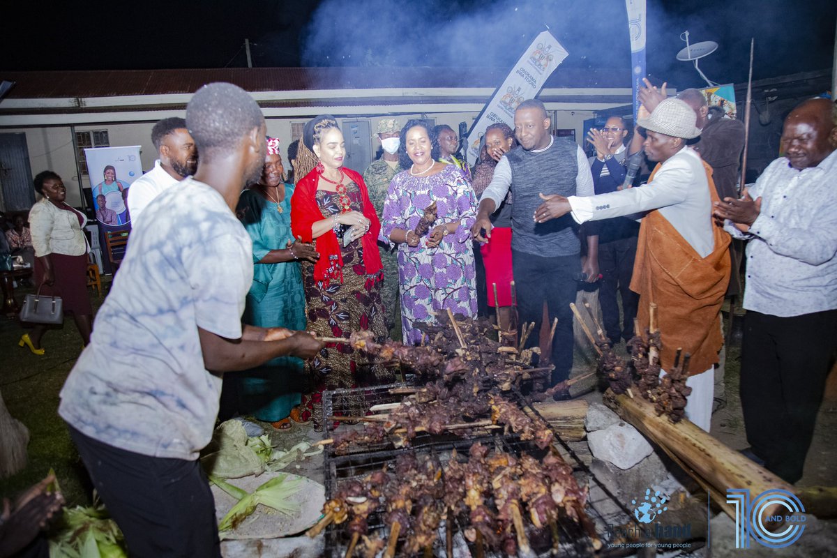 Queen Kemigisa Best Olimi Tooro Kingdom (@queenolimi) on Twitter photo I hosted Ekyooto at the Tooro Kingdom Youth Center last Evening,Together with <a href="/reachahand/">Reach A Hand Uganda</a> and <a href="/RHUganda/">Reproductive Health Uganda</a>,we sensitized our youth,young mothers, and fathers on sexual reproductive health,early teenage pregnancies and domestic violence. I hosted Ekyooto at the Tooro Kingdom Youth Center last Evening,Together with <a href="/reachahand/">Reach A Hand Uganda</a> and <a href="/RHUganda/">Reproductive Health Uganda</a>,we sensitized our youth,young mothers, and fathers on sexual reproductive health,early teenage pregnancies and domestic violence.