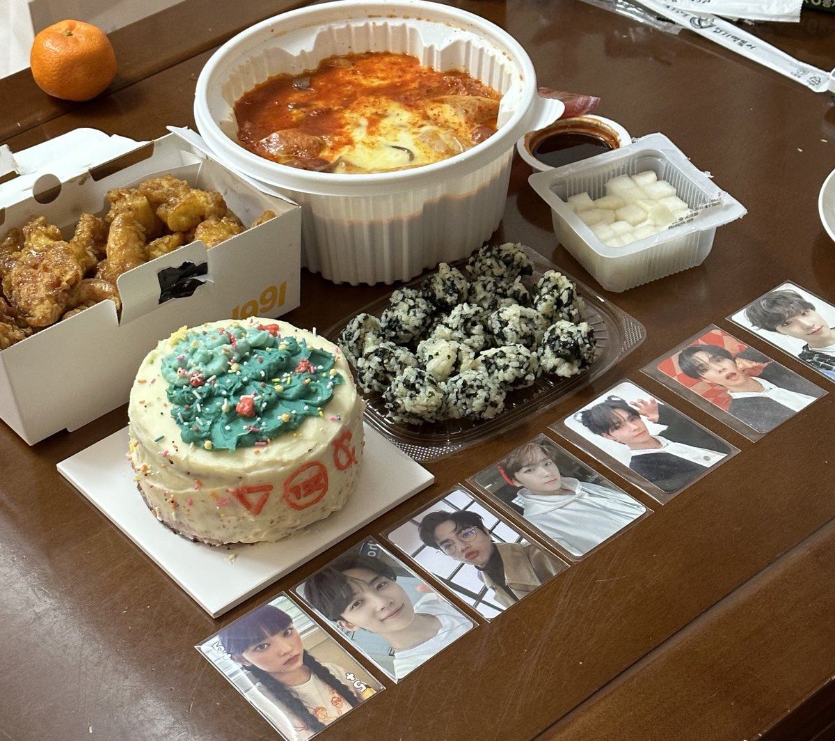 breadformilktea's tweet photo. 크리스마스에 트친 섹스하나 안하나 감시하는 법
빠순파티하기 https://t.co/0iexWOwoid