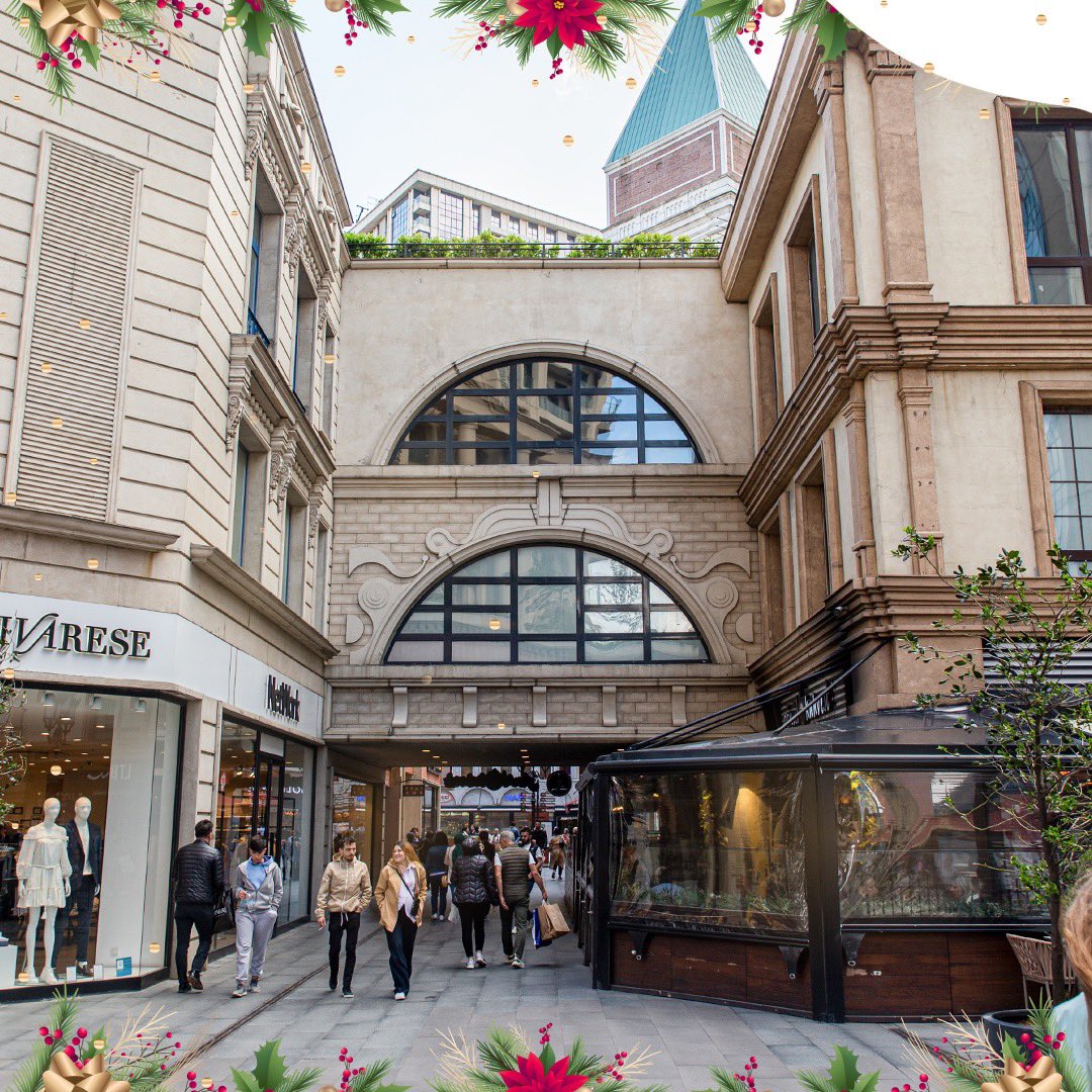 Yeni yılın heyecanı Venezia sokaklarında gezmeye başladı! Keyifli bir alışveriş için tam zamanı!

The excitement of the new year has started to roam the streets of Venezia! It's time for a pleasant shopping!

#VeneziaOutlet #GörmenLazım #Outlet #Alışveriş #Shopping #İstanbul