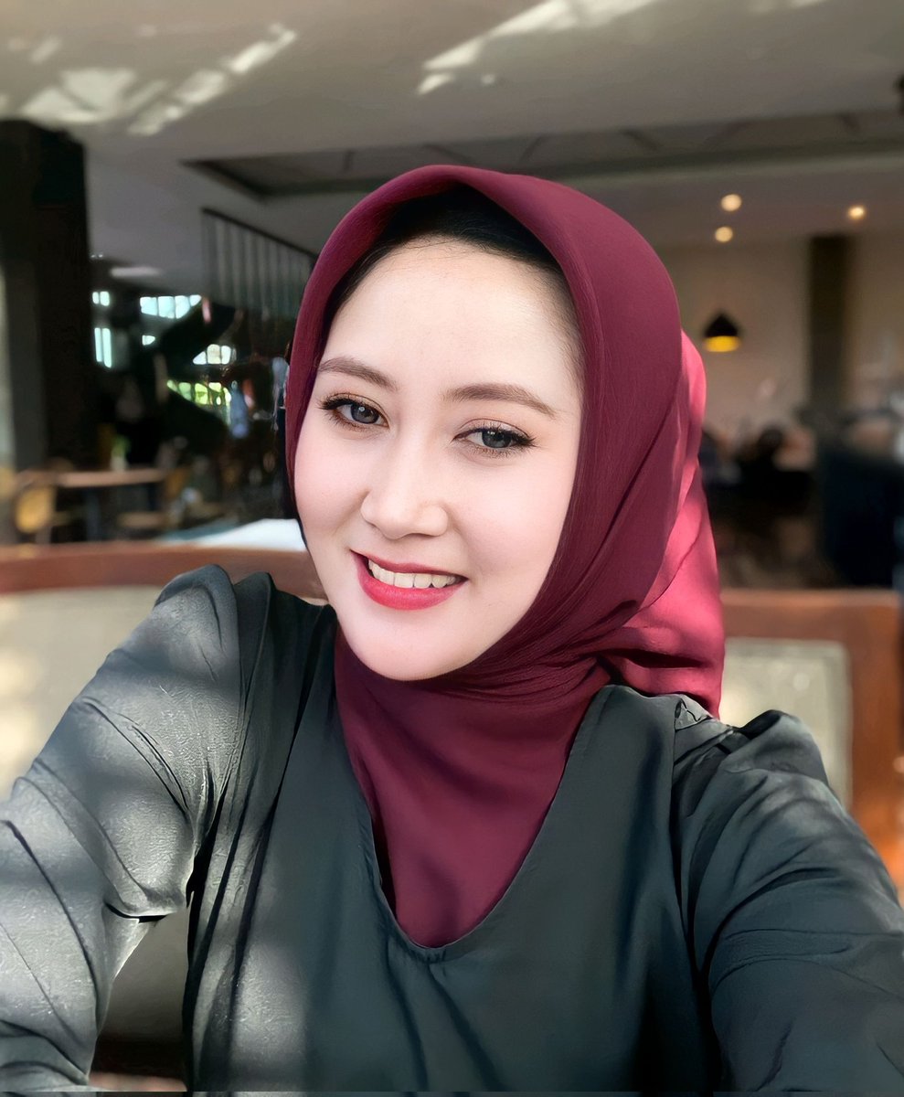 Ayukhofreal's tweet photo. Kalau memang terlihat rumit lupakanlah. Itu jelas bukan cinta sejati kita. Cinta sejati selalu sederhana. Pengorbanan yang sederhana kesetiaan yang tak menuntut apapun dan keindahan yang apa adanya. https://t.co/CgtmXwvSbp