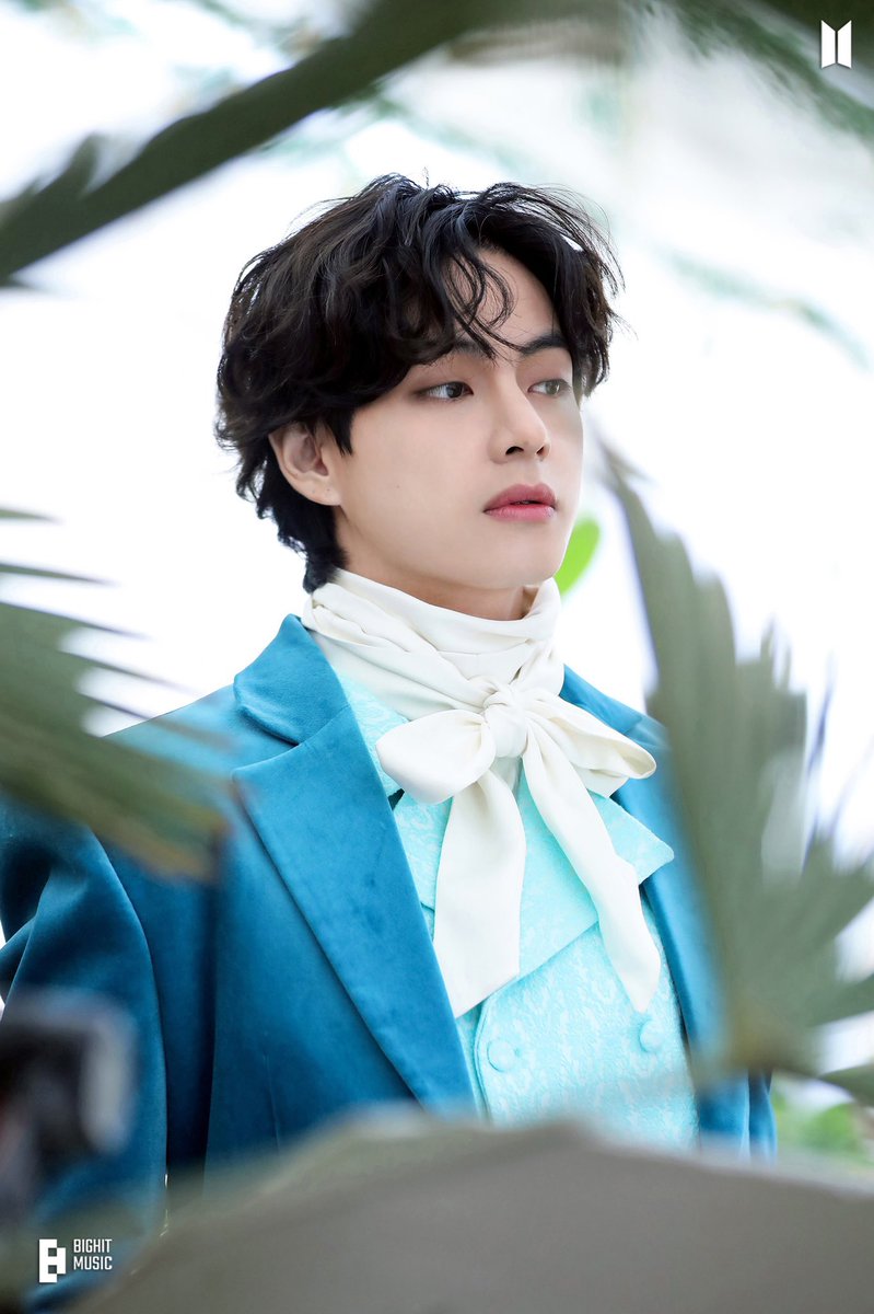 btspicstwt_'s tweet photo. [📸PHOTOS] #V' #VeautifulDays' - Behind the Scenes x Naver Post (1/6) https://t.co/xc0DZwQdYg