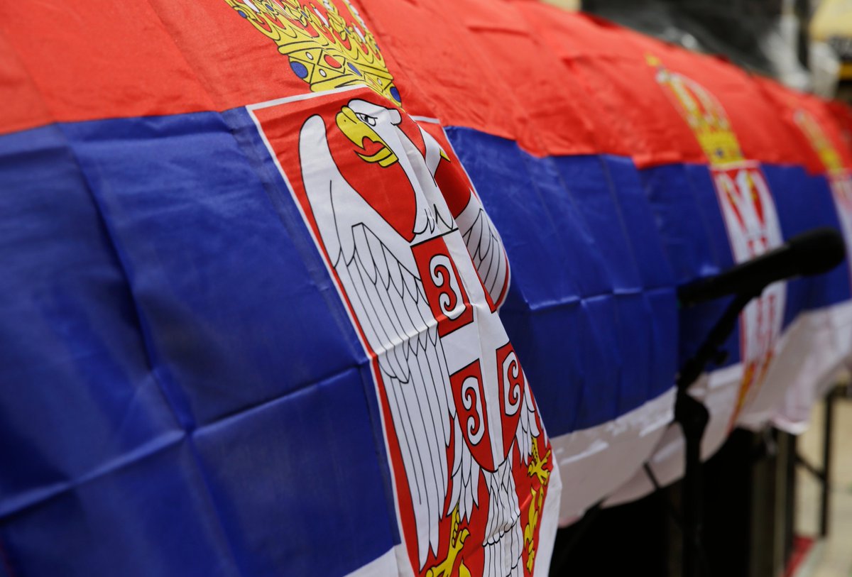 Флаг сербии и россии Флаг сербии и россии