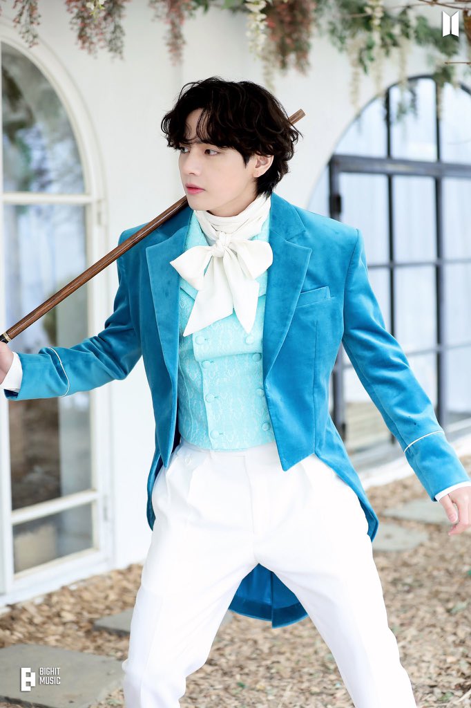 btspicstwt_'s tweet image. [📸PHOTOS] #V' #VeautifulDays' - Behind the Scenes x Naver Post (3/6)