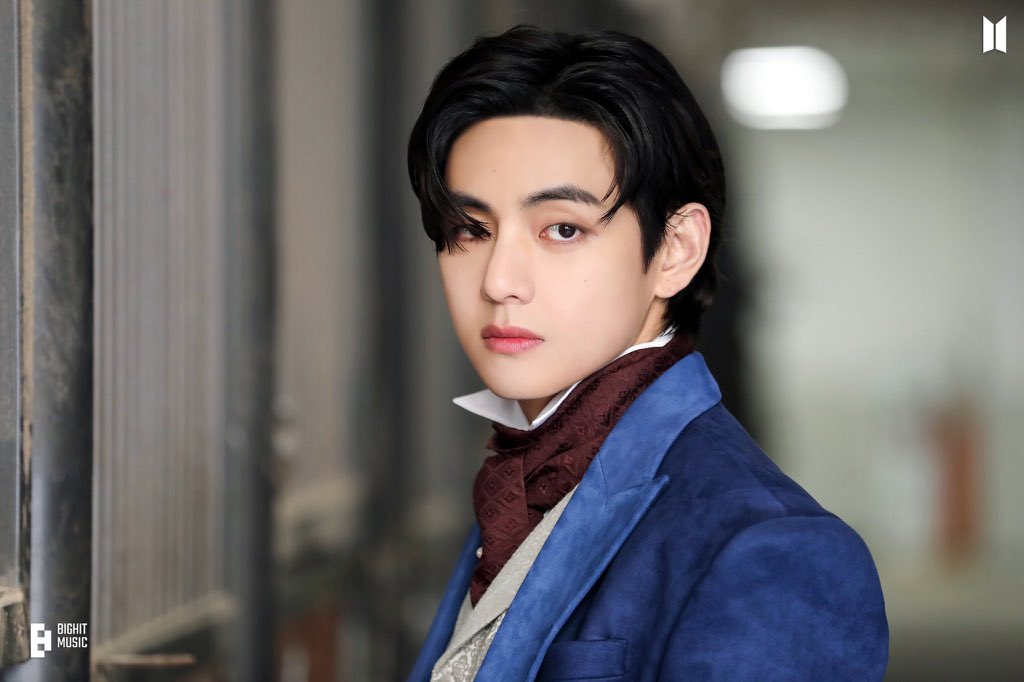 btspicstwt_'s tweet image. [📸PHOTOS] #V' #VeautifulDays' - Behind the Scenes x Naver Post (3/6)