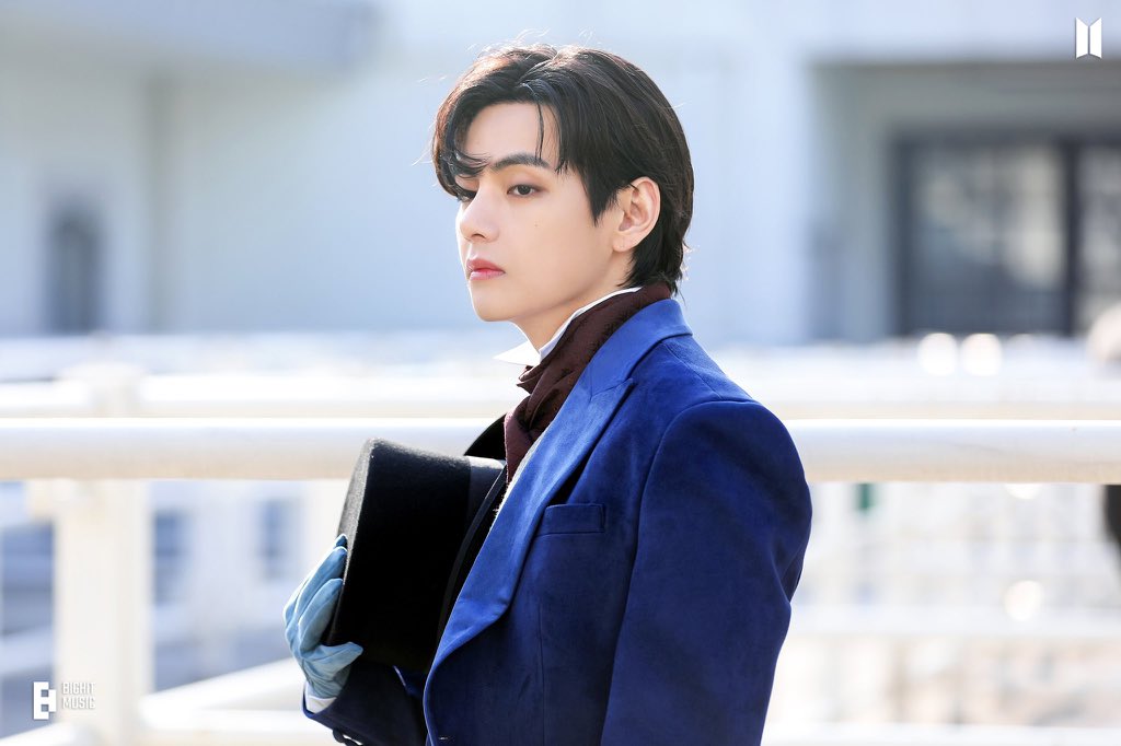 btspicstwt_'s tweet image. [📸PHOTOS] #V' #VeautifulDays' - Behind the Scenes x Naver Post (3/6)