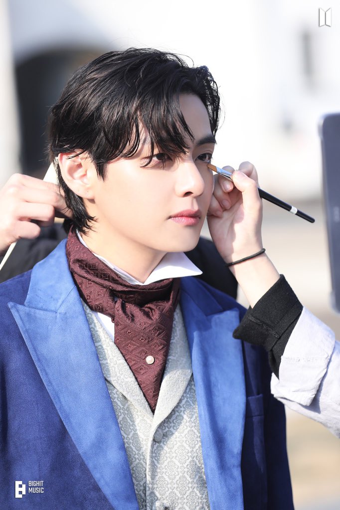 btspicstwt_'s tweet photo. [📸PHOTOS] #V' #VeautifulDays' - Behind the Scenes x Naver Post (4/6) https://t.co/ZKIBXHpFBI