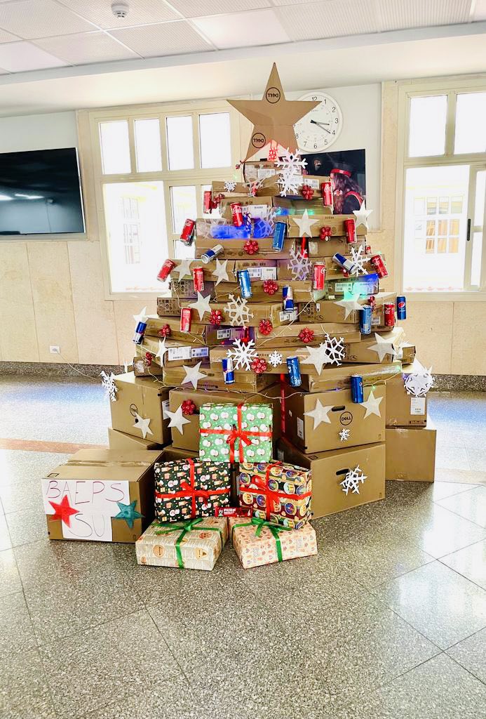 BueEconomics's tweet photo. Our Sustainability Tree
Merry Christmas and a Happy New Year from the Faculty of BAEPS 🎄 https://t.co/EiHnub0LhY