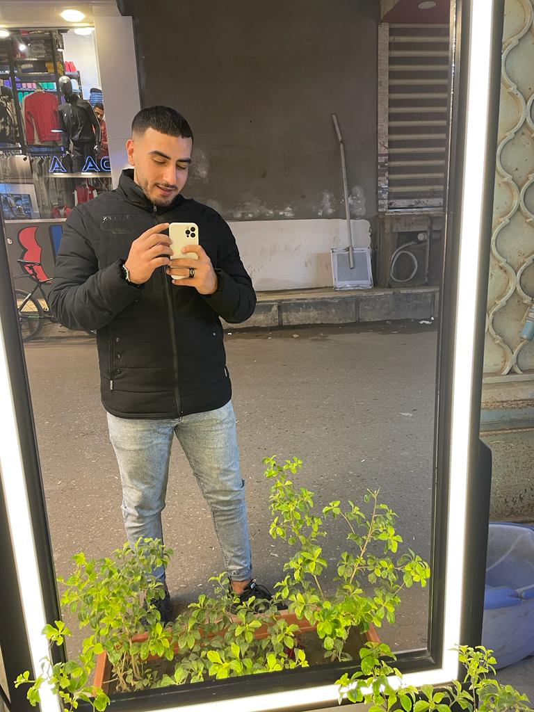 No_saad_ur's tweet photo. *مدلعين بشقانا لغريب ولا قريب ادانا 🖤🔥* https://t.co/OGeMQcK4hI