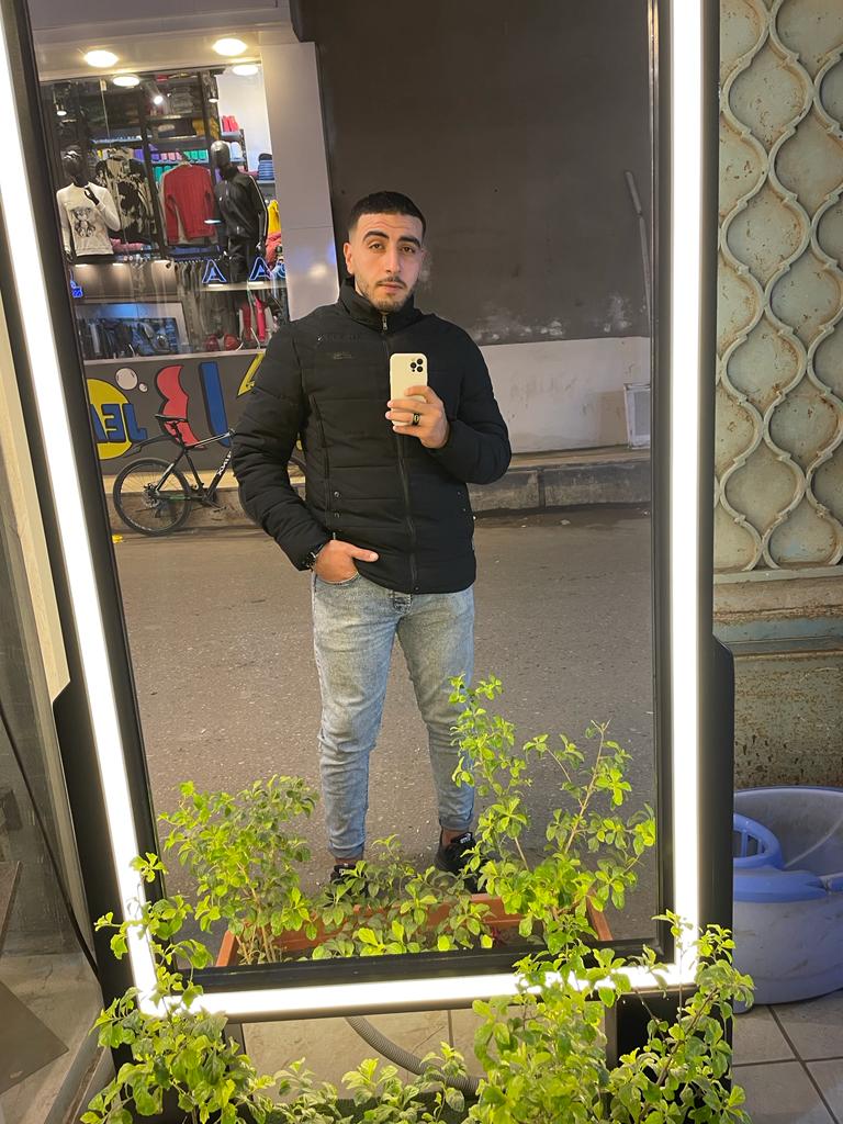 No_saad_ur's tweet photo. *مدلعين بشقانا لغريب ولا قريب ادانا 🖤🔥* https://t.co/OGeMQcK4hI