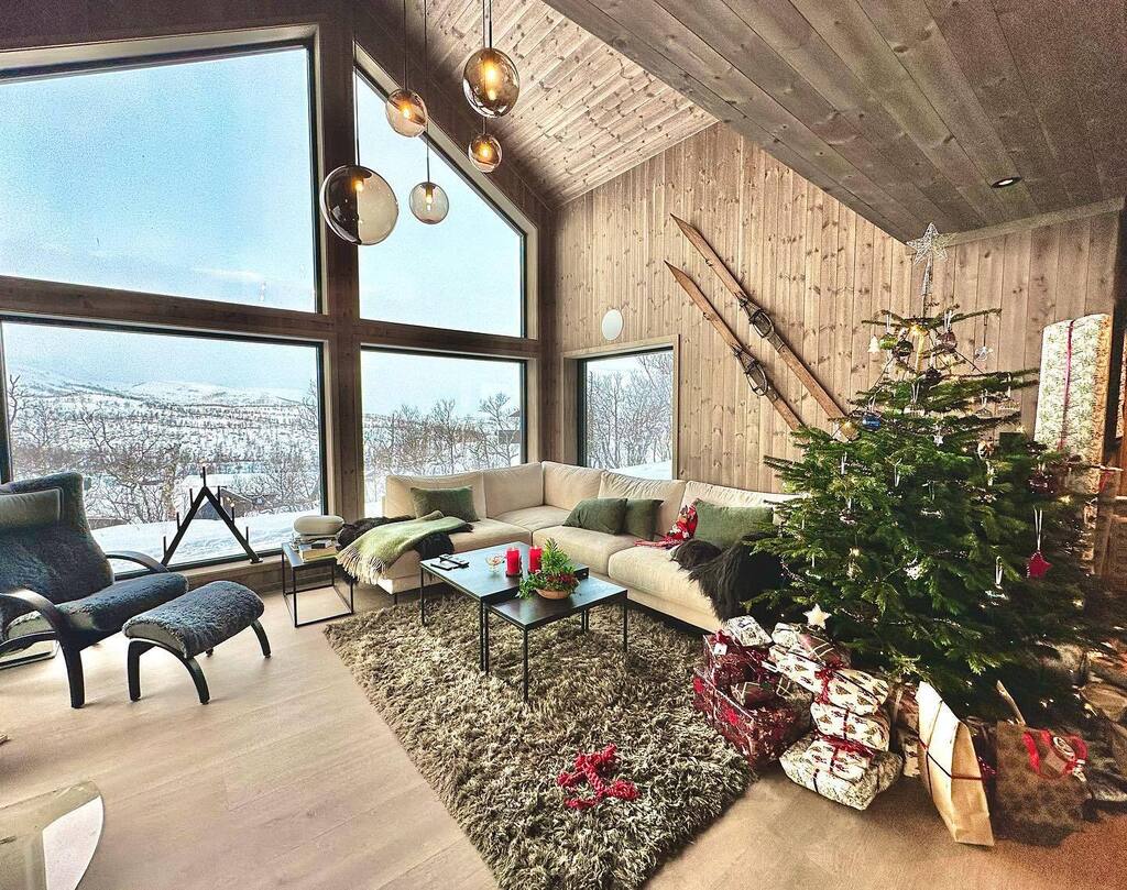 phroddo's tweet photo. #MerryChristmas
From all of us to all of you…

#trollheimen #nerskogen #hytteliv #julestemning #jul https://t.co/QD6BRykyra https://t.co/EcFoNrJkU3