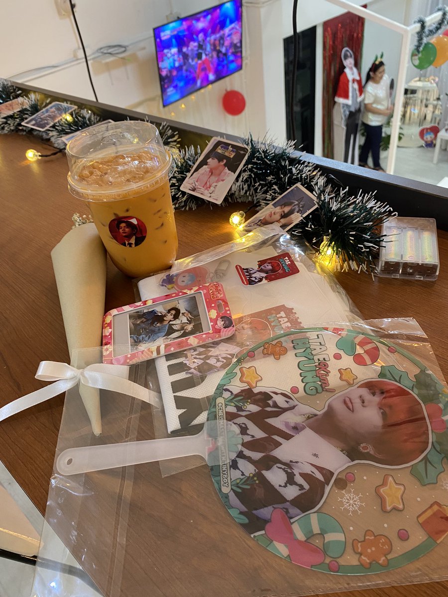 kookvForeve12's tweet image. #Christmastreewithtinyboy งานน่ารักน้ำอร่อยมากๆเจ้าของงานก็น่ารักมากๆเลยงับคนน้อยที่ถ่ายรูปสวยมากๆแวะมากันน้า