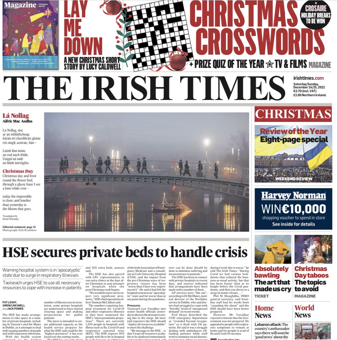 b_fitzsimons's tweet photo. Our beautiful Christmas Eve front page photograph of the Ha’penny Bridge Dublin was taken by Nick Bradshaw @IrishTimes @bradshawphotos https://t.co/9W4DHx3NRo