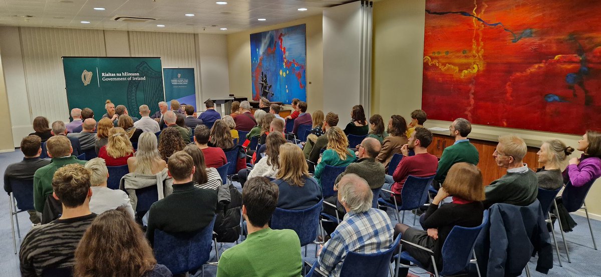 IrishEmbBelgium's tweet photo. Don lá deireanach den sraith #12Tweets na Nollag, caithimid súil siar ar oíche íontach litríochta ag tús na míosa nuair a chuaigh údar Tadhg Mac Dhonnagáin i mbun cainte le Tomaí Ó Conghaile san ambasáid, agus í lán go béil dorais!

(12/12) 🎄 https://t.co/TXJLqVvrcQ