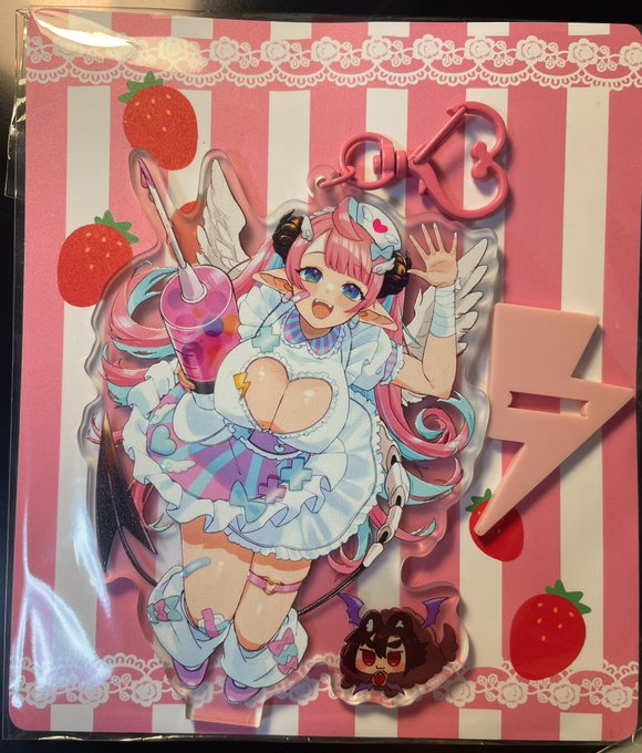 友人に贈る用に作ったスーちゃんアクスタめっちゃくちゃ可愛く作ってもらった…!可愛いすぎる〜〜〜!!! 