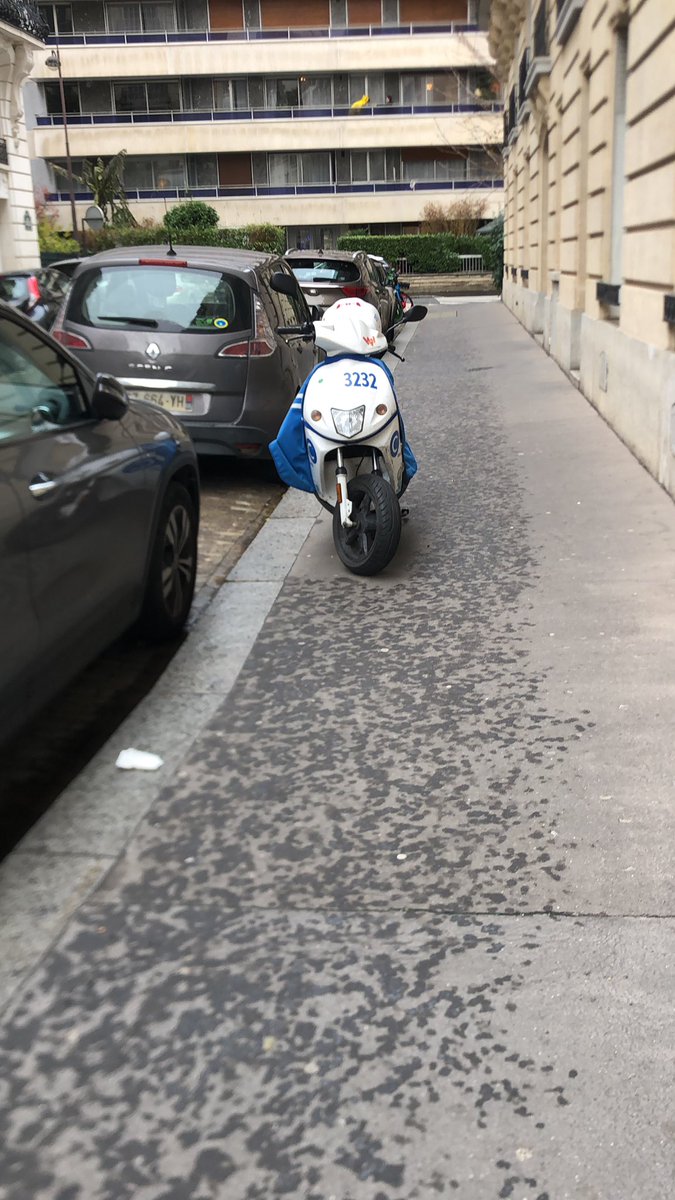 <a href="/CityscootParis/">CITYSCOOT💙💚COOLTRA scooters électriques</a> ça fait au moins une semaine que ce véhicule est garé devant le 12 rue François Ponsard, 75116 Paris. Vous attendez quoi pour l’enlever ? Et <a href="/Parisjecoute/">Paris j'écoute</a>, pour le mettre à la fourrière ?